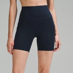 WORN TWICE! LULULEMON ALIGN™ HIGH-RISE SHORT WITH POCKETS 6"